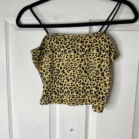 Stylish top for those upcoming hot summer days when you need a loose fitting top - Picture 4 of 4